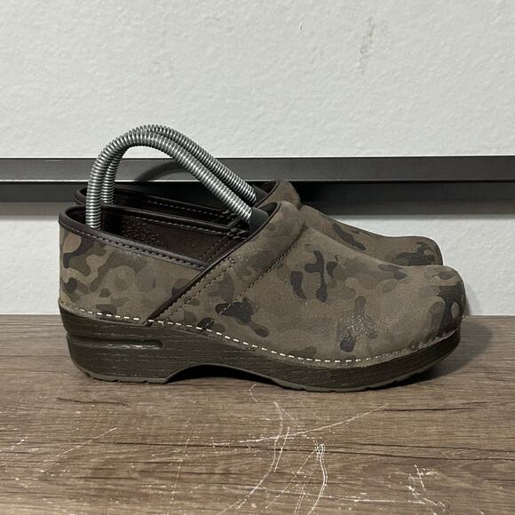 Dansko Professional Women’s Clog Nursing Shoes Size 8 Green Camo Suede - Picture 3 of 8